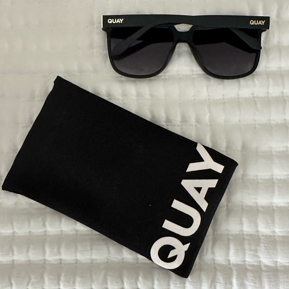 QUAY Wide Awake Sunglasses Black Frame Black Gradient Lenses Oversized - Picture 3 of 4